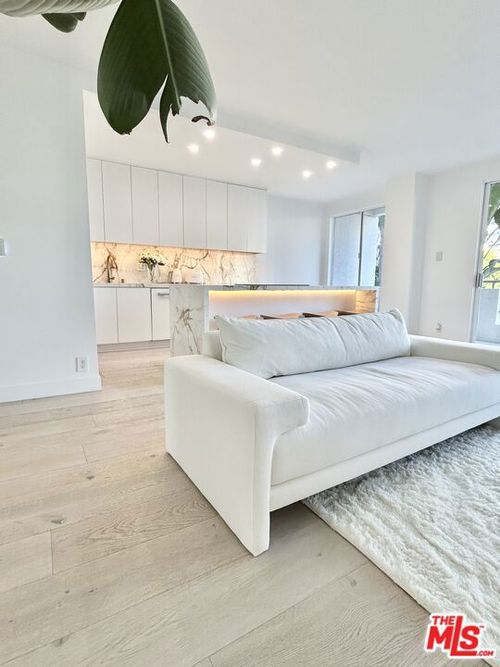 apt-226-1131 Alta Loma Rd, West Hollywood, CA, 90069-2442 | Card Image