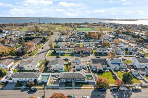 12 Georgia Rd, Amityville, NY, 11701-4156 | Card Image