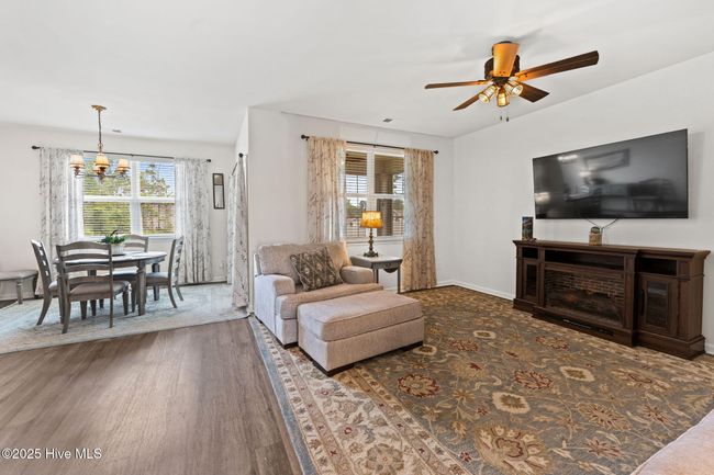 living room | Image 5