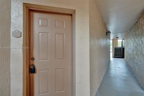 apt-5107-2866 S University Dr, Davie, FL, 33328-1405 | Card Image