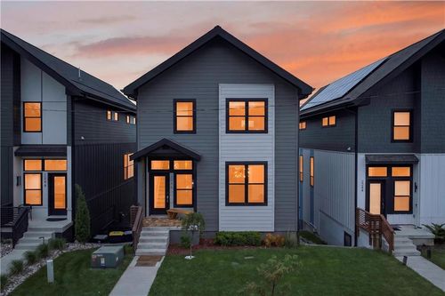 2246 Tracy Ave, Kansas City, MO, 64108-3001 | Card Image