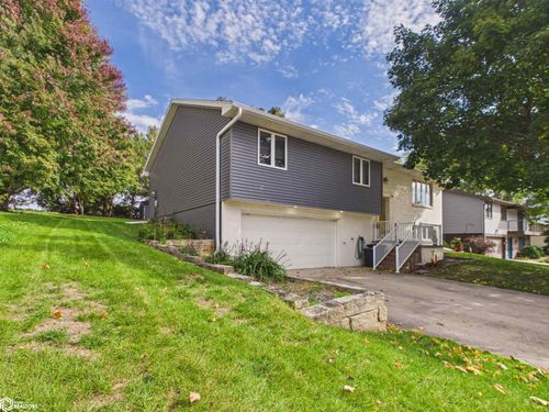 2218 Mcmullin Dr, Oskaloosa, IA, 52577-1767 | Card Image