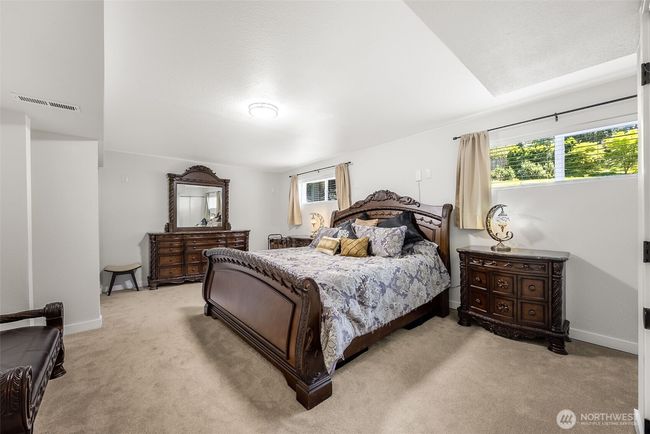 Oversized Bedroom | Image 20
