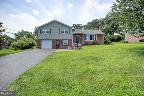 300 Farmington Rd, CHAMBERSBURG, PA, 17202-3130 | Card Image