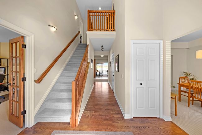Foyer w/coat closet and hardwood flooring | Image 16