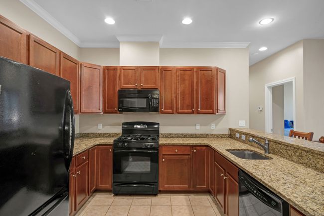 UNIT-211 - 1 King Philip Dr, Condo with 2 bedrooms, 2 bathrooms and null parking in West Hartford CT | Image 4