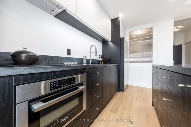 905 - 20 Scrivener Sq, Condo with 2 bedrooms, 1 bathrooms and 1 parking in Toronto ON | Image 5