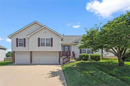 1005 Granada Dr, Raymore, MO, 64083-8277 | Card Image