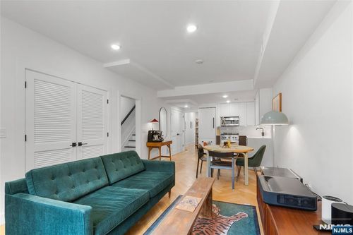 13 Britton St, Jersey City, NJ, 07306-4805 | Card Image