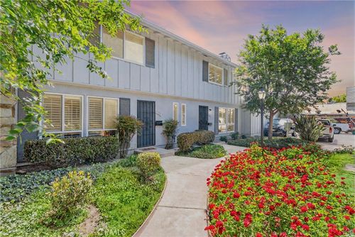 1121 E 1st St, Tustin, CA, 92780 | Card Image