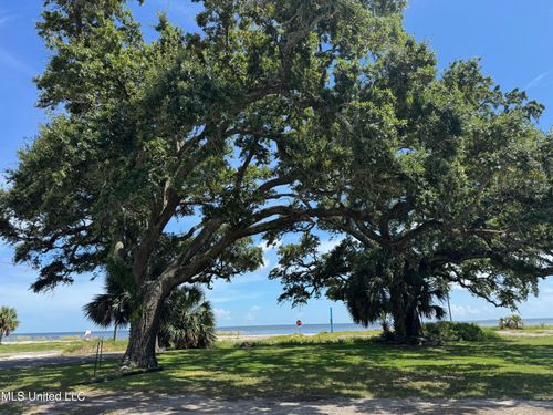 640 16th St, Gulfport, MS, 39507 | Card Image