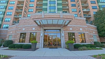 812 - 6420 Double Eagle Drive, Condo with 2 bedrooms, 2 bathrooms and 2 parking in Woodridge IL | Image 2