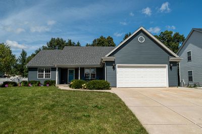 700 E Jordan Ln, House other with 3 bedrooms, 2 bathrooms and null parking in Oak Creek WI | Image 1