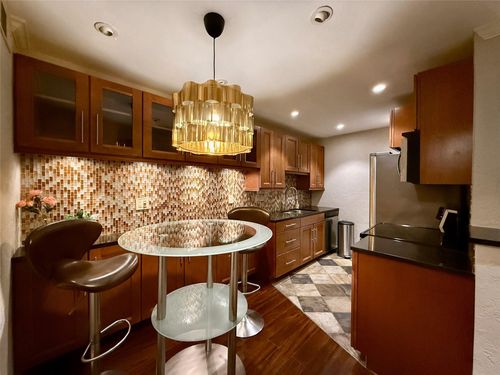 b13-606 Marshall St, Houston, TX, 77006-4480 | Card Image