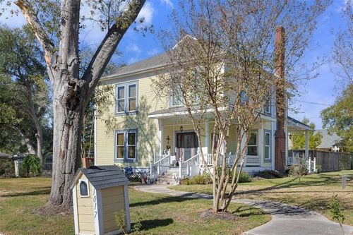 1017 Water St, Navasota, TX, 77868-3172 | Card Image