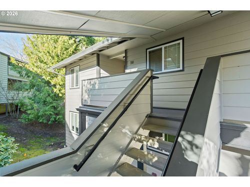 56-29720 Sw Courtside Dr, Wilsonville, OR, 97070-7484 | Card Image