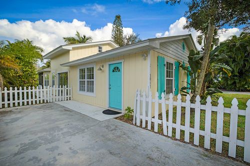 1017 Sw Spruce St, Palm City, FL, 34990-2831 | Card Image