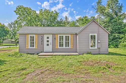 221 E 2nd St, Halstead, KS, 67056-1703 | Card Image