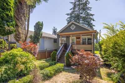 255 E 20th St, House other with 3 bedrooms, 2 bathrooms and null parking in North Vancouver BC | Image 1