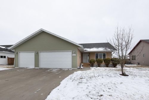 1527 41st Ave S, Moorhead, MN, 56560-7425 | Card Image