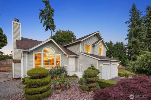 558 Olympia Ave Ne, Renton, WA, 98056-3982 | Card Image