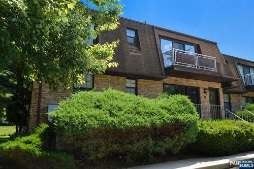 238 Collignon, River Vale, NJ, 07675 | Card Image