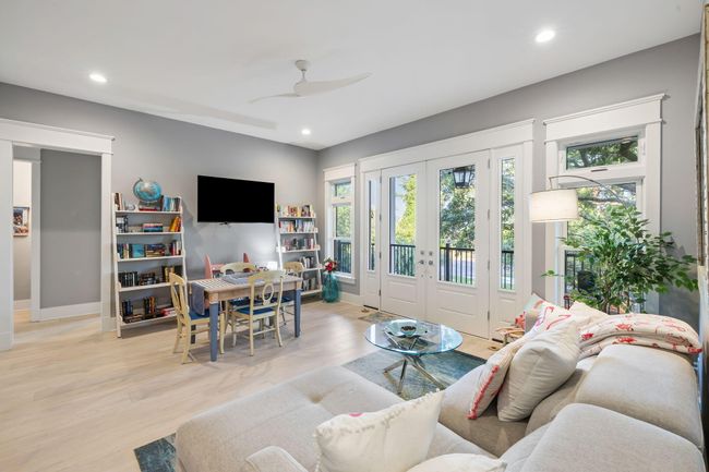 Guest Level Gathering Room | Image 13