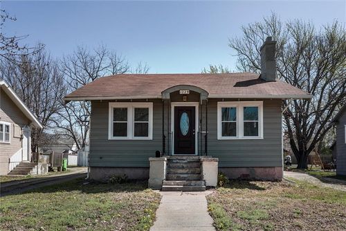 1229 S Main St, Ottawa, KS, 66067-3525 | Card Image