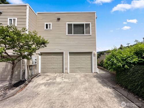b2-2325 Harbor Ave Sw, Seattle, WA, 98126-2076 | Card Image