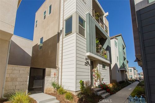 27418 Pioneer Ct, Valencia, CA, 91354 | Card Image