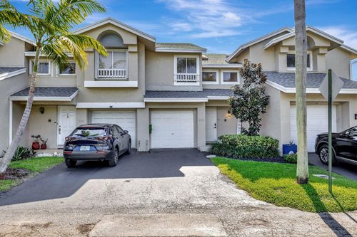 2190 Discovery Cir W, Deerfield Beach, FL, 33442-1017 | Card Image