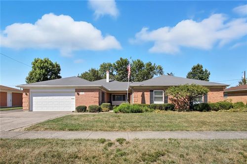 825 Fairgrove Way, Dayton, OH, 45426-2212 | Card Image
