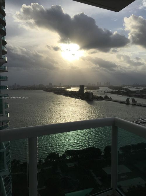 apt-1715-1800 N Bayshore Dr, Miami, FL, 33132-3226 | Card Image
