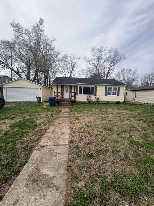 818 S Church St, Carmi, IL, 62821-1780 | Card Image