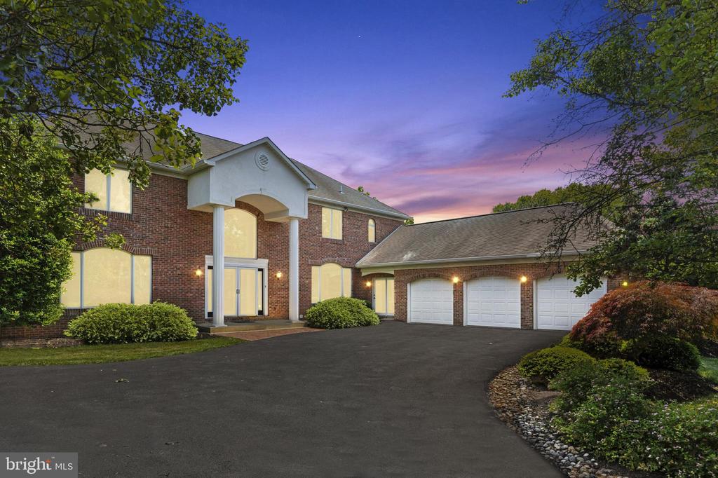 Somerset St, Dresher, PA 19025
