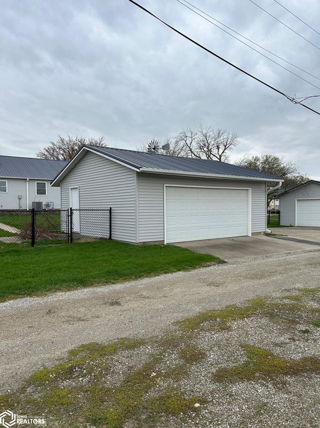 906 4 Th St, Home with 4 bedrooms, 2 bathrooms and 6 parking in Victor IA | Image 47