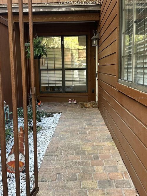 913 57th Dr, GAINESVILLE, FL, 32607-3861 | Card Image