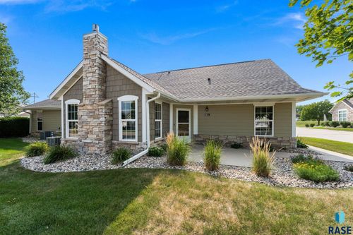 5511 E Eastbridge Pl, Sioux Falls, SD, 57110-2814 | Card Image