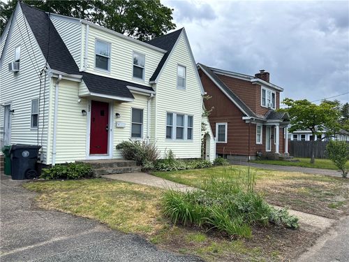 652 Main Ave, Warwick, RI, 02886-3254 | Card Image