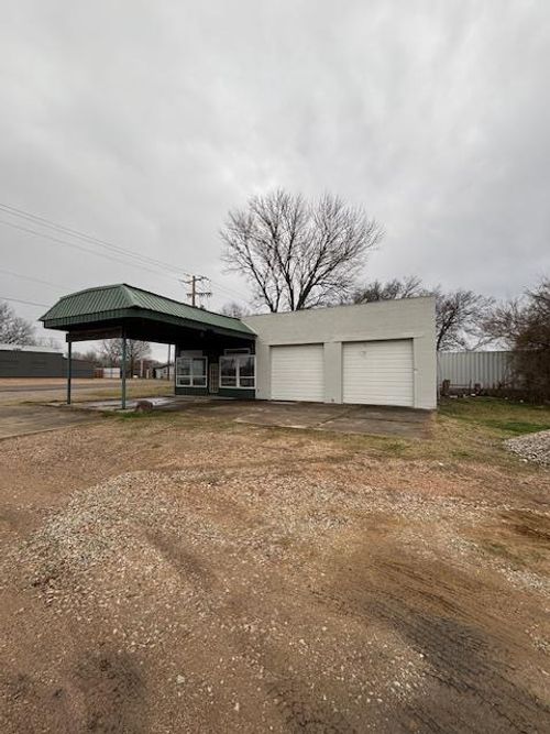1403 W Columbia St, Okemah, OK, 74859-2035 | Card Image