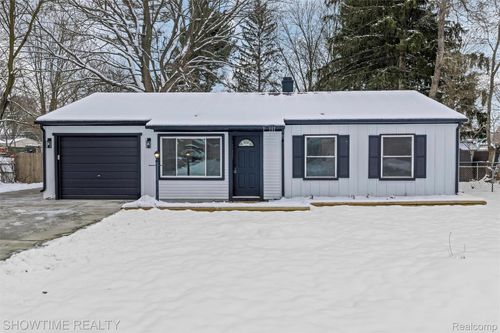 3909 Queensbury Rd, Lake Orion, MI, 48359-1560 | Card Image