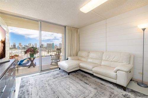 apt-607-910 Kapahulu Ave, Honolulu, HI, 96816-1441 | Card Image