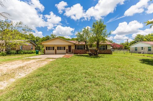704 4th St, Eddy, TX, 76524-2537 | Card Image
