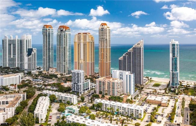 APT-606 - 17555 Atlantic Blvd, Condo with 2 bedrooms, 2 bathrooms and null parking in Sunny Isles Beach FL | Image 27