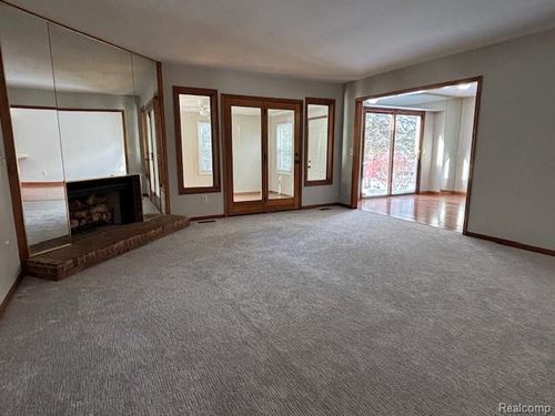 90 Granada Dr, White Lake, MI, 48386-3433 | Card Image