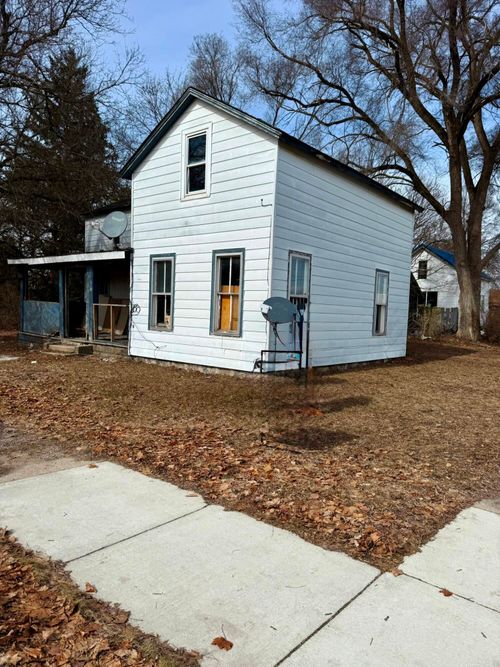 115 E 4th St, Evart, MI, 49631 | Card Image