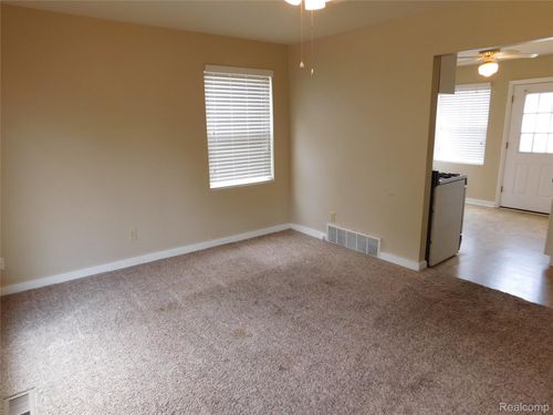 87 E Dallas Ave, Madison Heights, MI, 48071-4005 | Card Image