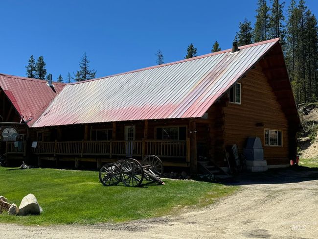 2742 Dixie Rd, Home with 9 bedrooms, 4 bathrooms and null parking in Dixie ID | Image 4