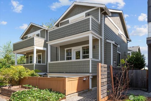 b-4429 41st Ave Sw, Seattle, WA, 98116-4218 | Card Image