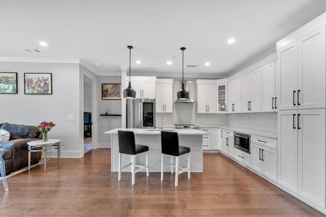 APT-303 - 6890 Peachtree Dunwoody Rd, Condo with 2 bedrooms, 2 bathrooms and 2 parking in Sandy Springs GA | Image 6